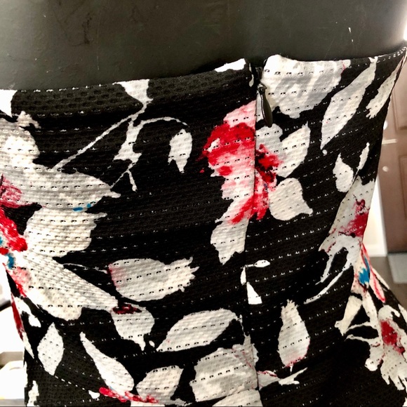 Express Fit & Flare Strapless Dress - Picture 4 of 4